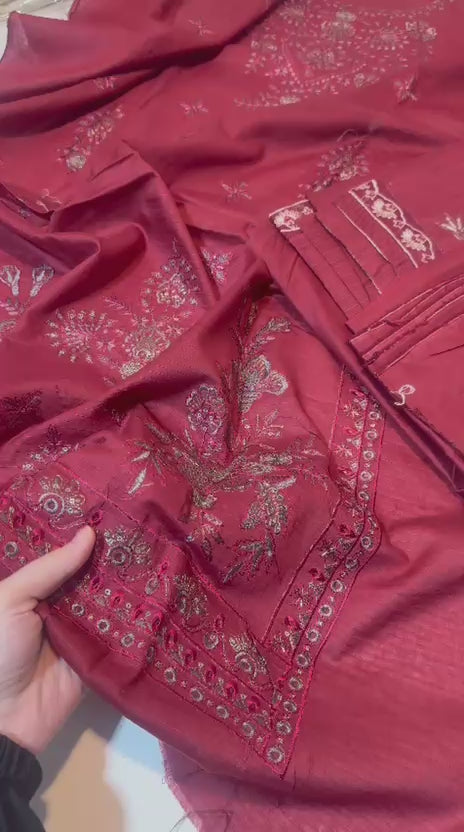 Maria B. Lawn Unstitched 3-Piece Suit – Classic Printed & Embroidered Collection